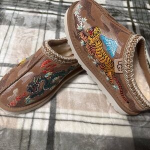 UGG PALACE Chestnut Tasman Slippers